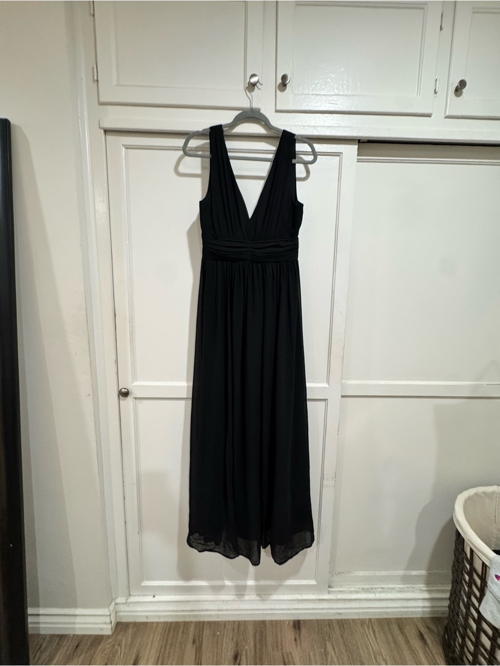 Renuar Black Sleeveless V-Neck Maxi Dress